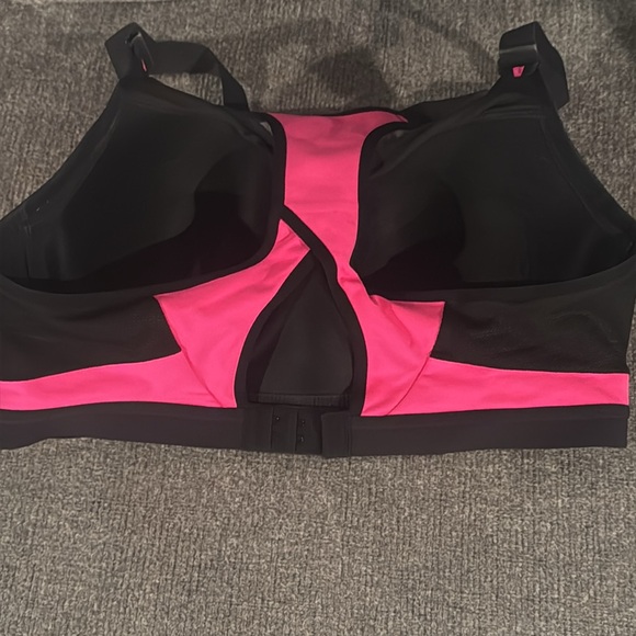 Victoria’s Secret Sport Incredible Sports Bra - Picture 2 of 4